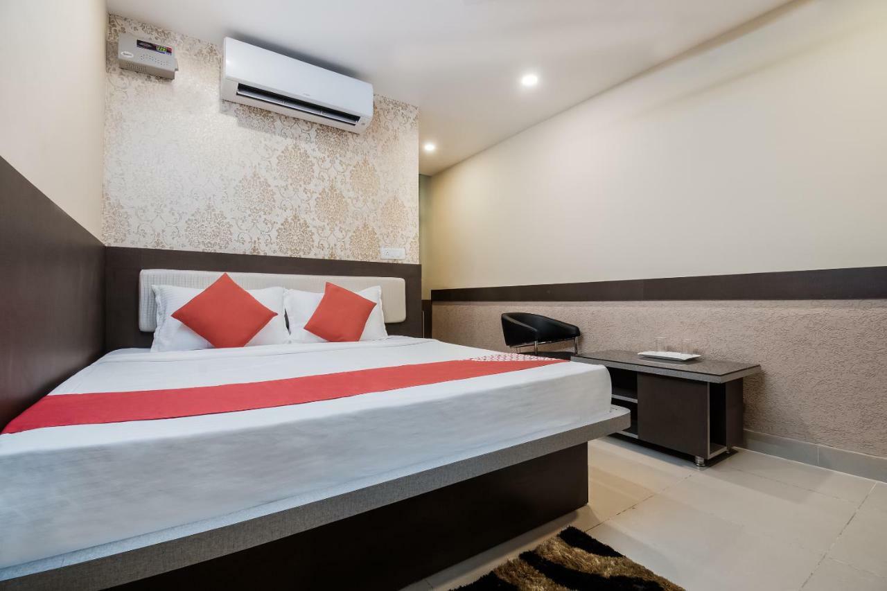 Oyo 45609 The Legend Inn Deluxe Danapur Extérieur photo