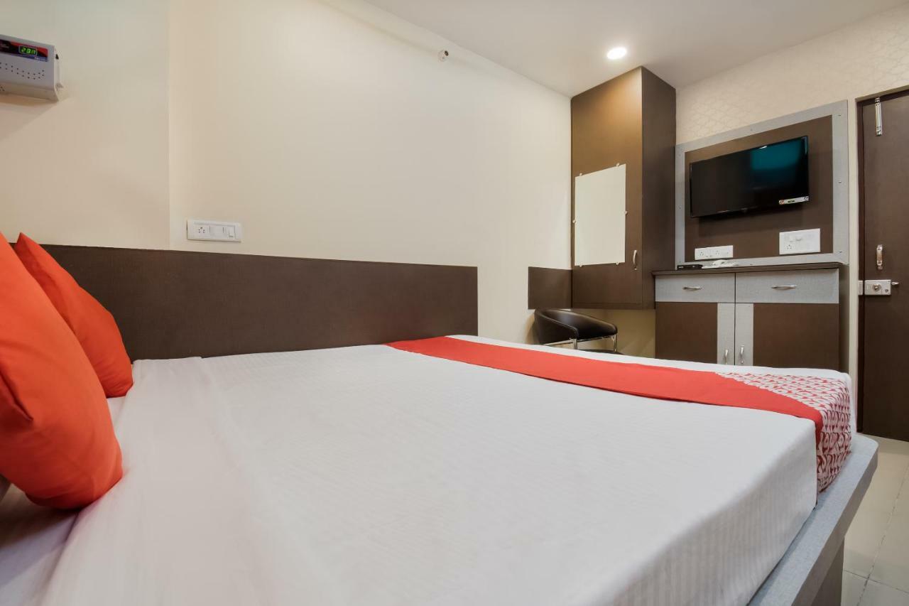 Oyo 45609 The Legend Inn Deluxe Danapur Extérieur photo