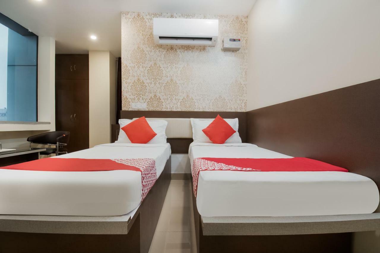 Oyo 45609 The Legend Inn Deluxe Danapur Extérieur photo